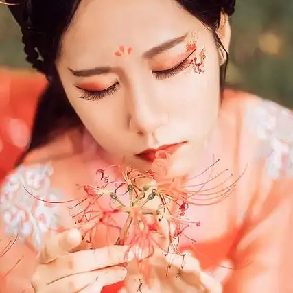 妖艳彼岸花红衣女子头像唯美古风真人头像
