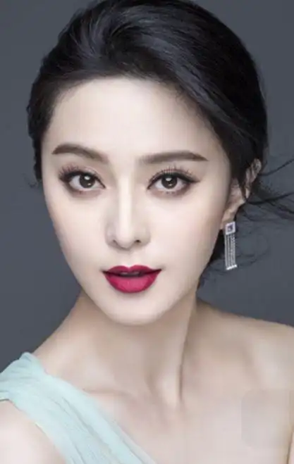 范冰冰早期出席活动,"妖娆"姿态吸人眼球,你确定不多看几眼?