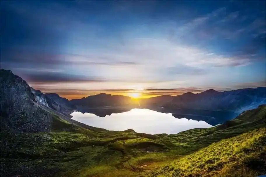 中国最美的十大自然景观排行榜,沙漠奇观到山水画卷