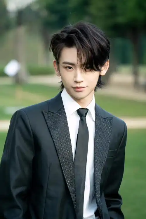 哇塞,小鬼王琳凯超级棒啊!各种表现真的太惊艳了,又帅又酷,好喜欢!