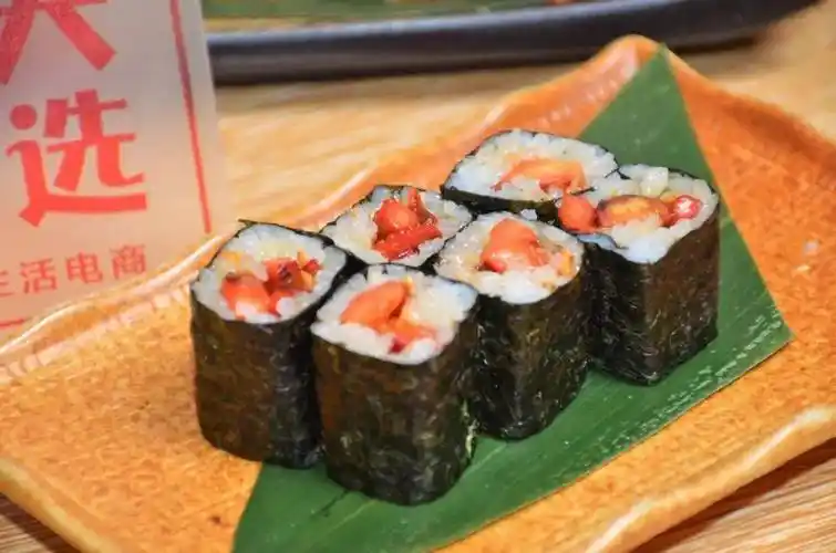 八爪鱼小卷没吃过就"走宝"啦~和饭团一同入口则是另一番风味,芒果新鲜