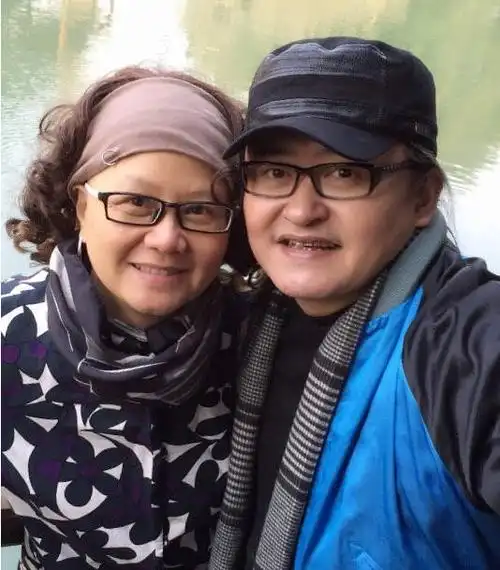 54岁刘欢的妻子近照,原来长这般模样,怪不得至今不愿公开