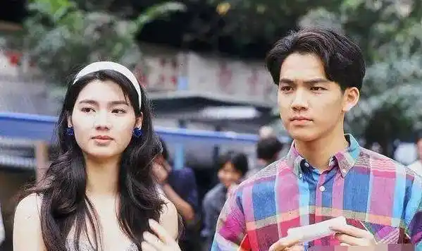 谢易桦_照片_服装