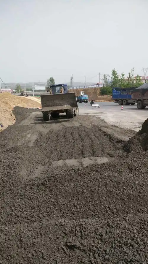 杜甫路平交道口水泥稳定碎石回填