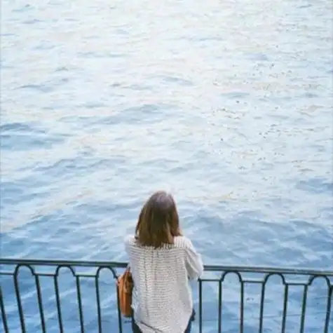 最新女生的头像背影头像