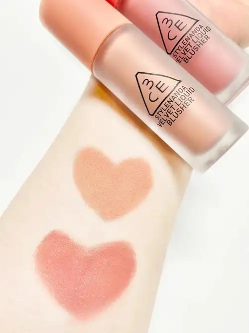 奶呼呼的3ce液体腮红自然磨皮效果