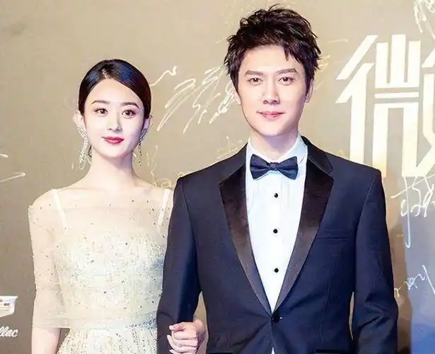 赵丽颖带儿子外出游玩,首晒出母子合照,想想活泼好动性格像妈妈