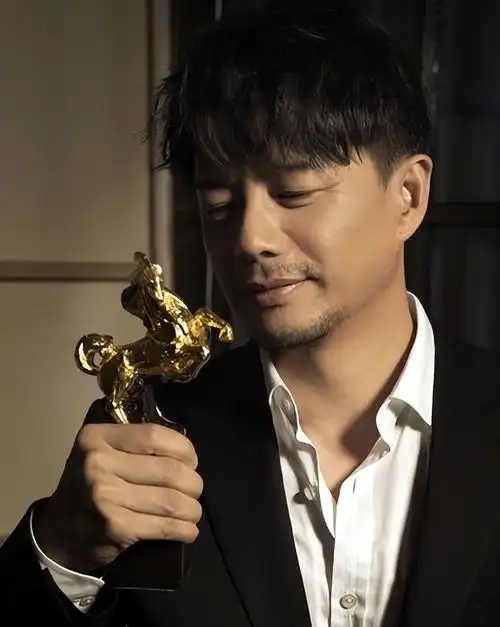 评委段奕宏谈张颂文错过白玉兰:中年男演员竞争白热化,各有各的执念