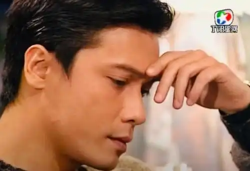 《天地男儿》中罗嘉良剧照