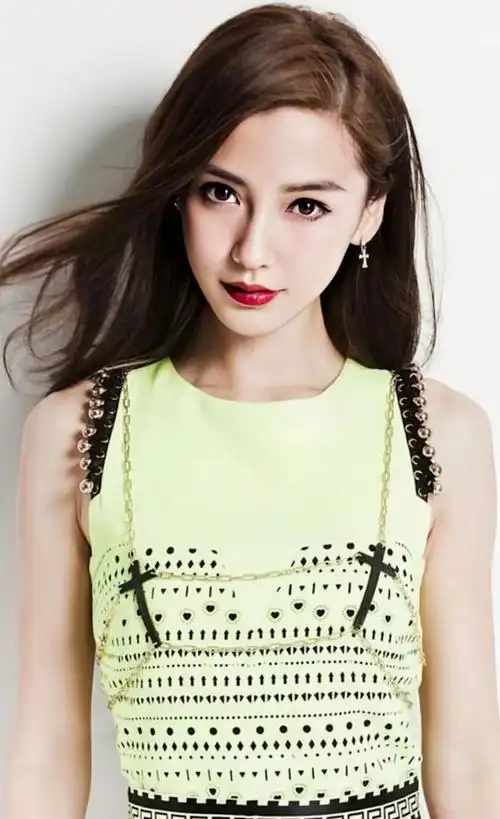 杨颖高清淡雅写真,惊艳迷人!__财经头条