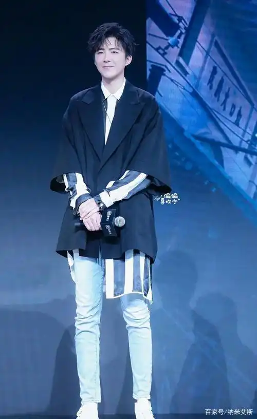 摩登兄弟刘宇宁罕见唯美照片来一波,忍住想要爬墙的欲望,真好看