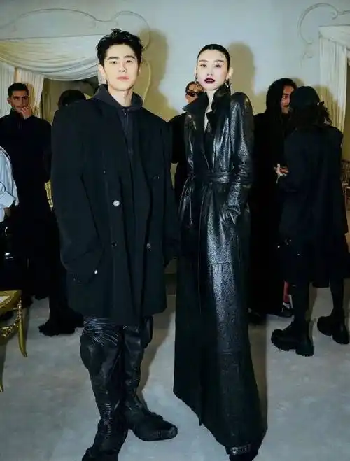 奚梦瑶坐在前排看刘雯走秀_工作_问题_生活