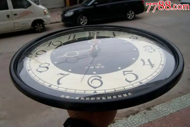 555挂钟--上海中国钟厂--中国一拖拖拉机汽车研究所留念