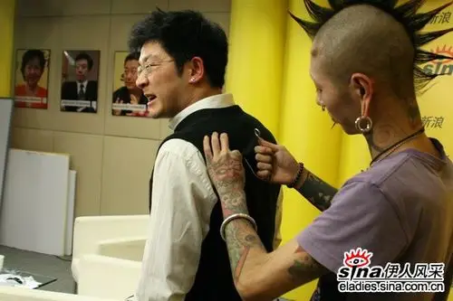 组图:人体悬挂是艺术还是变态(22)