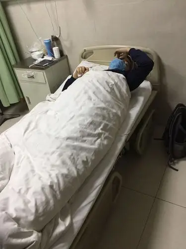 2018年1月18日,郝伟斌又住院了,看着病床上的孩子,老郝一脸的茫然.