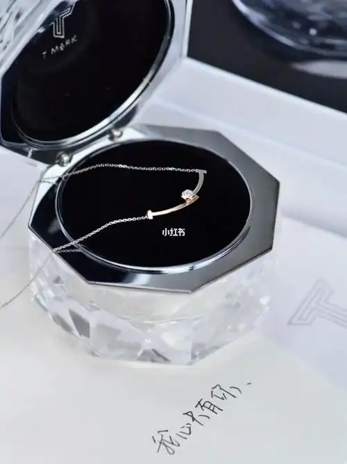 周大福钻石项链