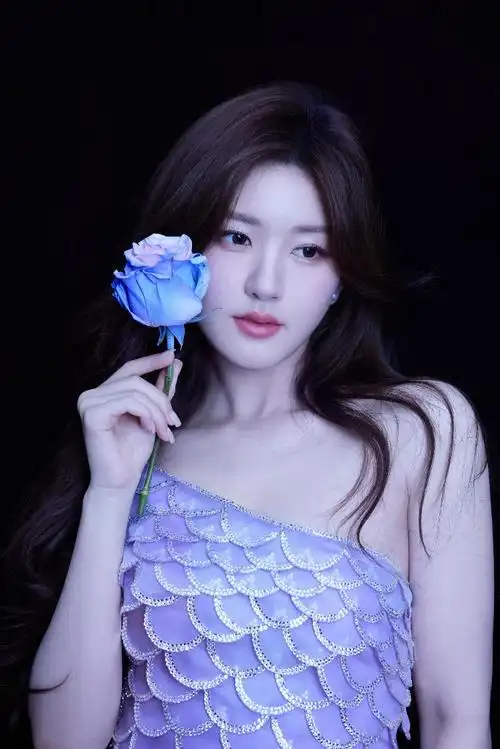 好仙!赵露思穿紫色人鱼裙肤白貌美