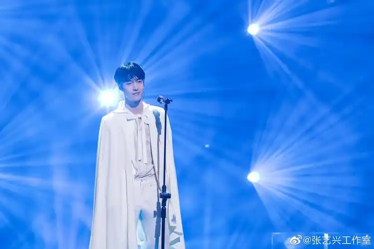 张艺兴新鲜尝试《爱莲说》古文说唱,r&b曲风与中国乐器相结合