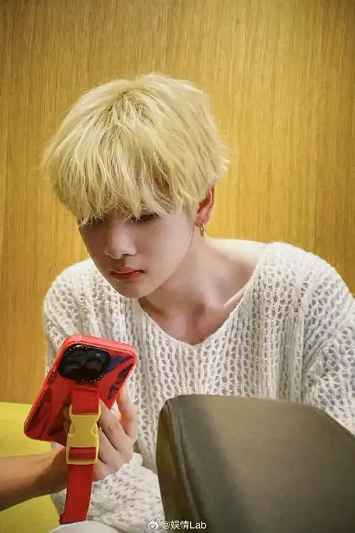 周震南金发造型##周震南吃东西好可爱