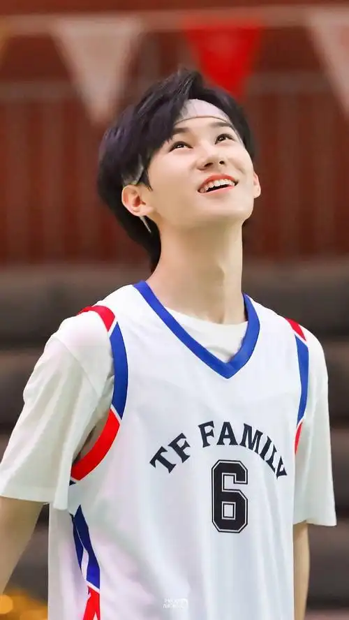 张真源我说你是人间的四月天笑如朗月入怀笑响点亮了四面风