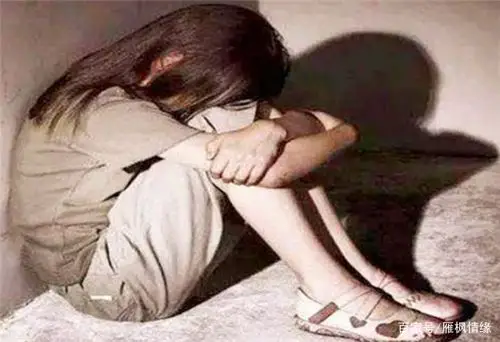 青海妈妈燕志云:虐死6岁女儿被判7年,出狱后挖其骨灰踩踏泄愤