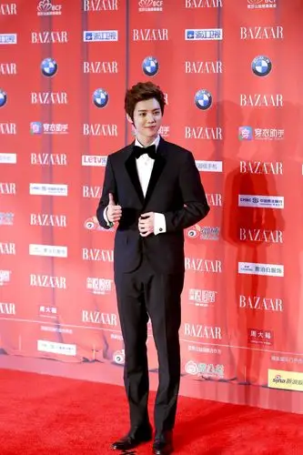 [鹿晗][分享]170909 今日红毯一鹿前行 猜猜今天是怎样的西装鹿