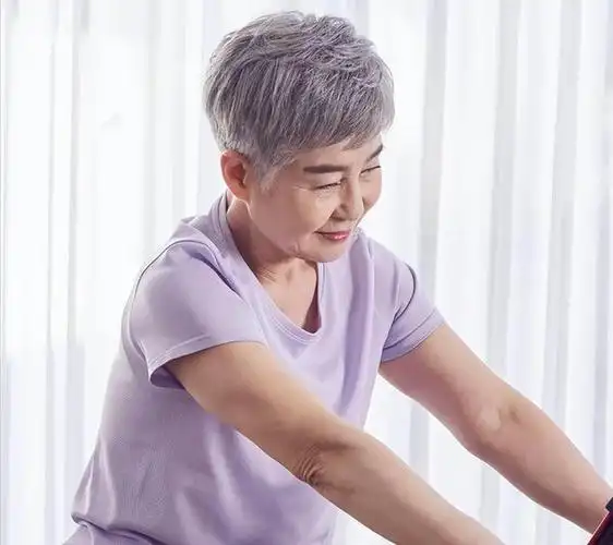 中老年女人剪什么发型显年轻?9款不用烫的发型,时尚大气又减龄-发簪网