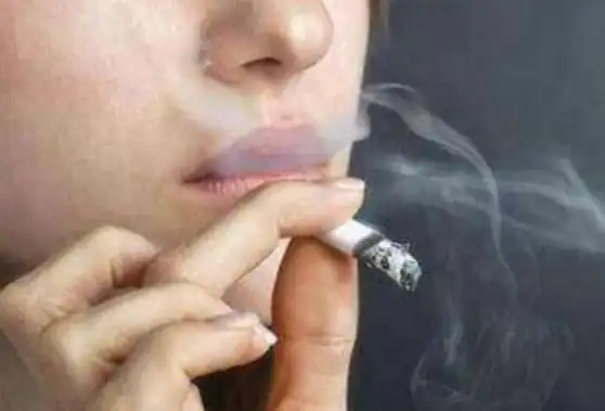 同样是吸烟,日本人为何最长寿?他们的吸烟方式,国内该