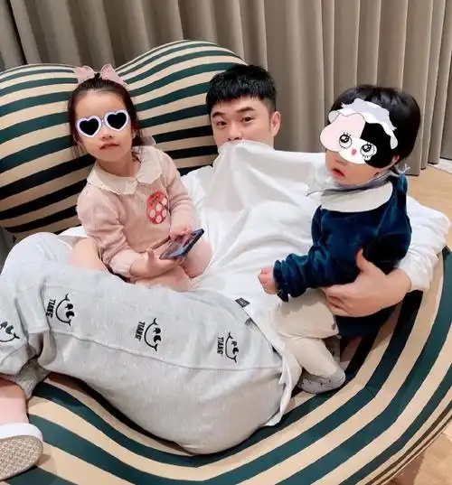 陈赫资料:二婚娶网红张子萱,婚后连生二胎,如今一家四口其乐融融