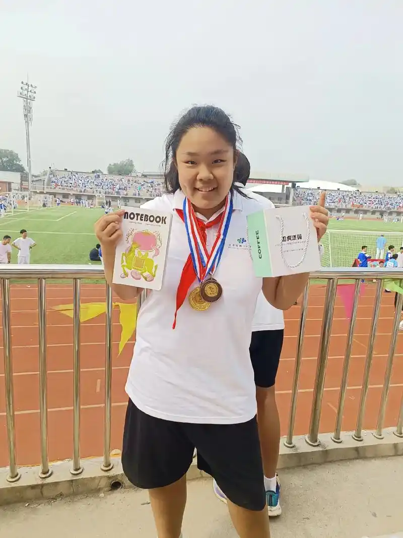 北京市第十一中学2023年阳光体育运动会——实心球冠军——成 - 抖音