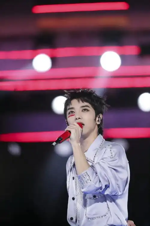 华晨宇连续10年在湖南跨年##华晨宇长在湖南卫视跨年舞台上