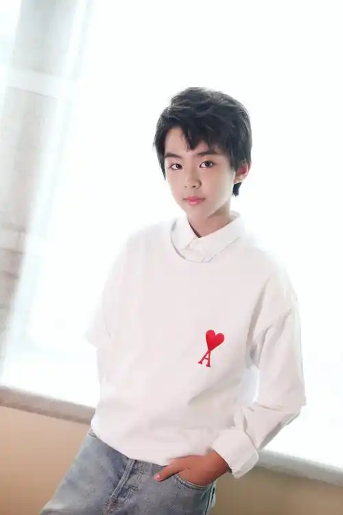 飞熊等你撩#开屏活动→刘冠毅超话学霸主唱刘冠毅,来自乐华少年.