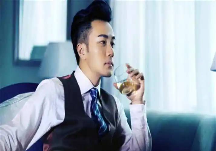 刘恺威爆瘦,与杨幂结束婚姻关系后,发展越来越差._内地_什么_生活