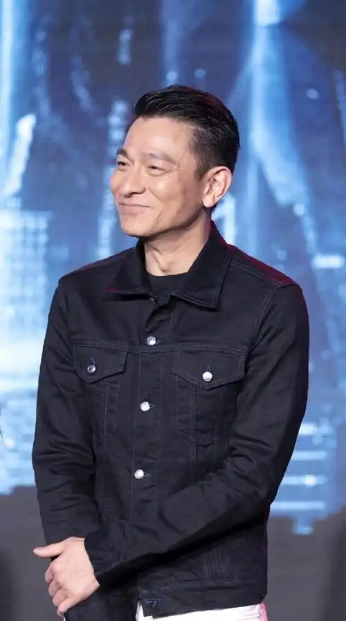 刘德华谈演员现状准时和背台词被夸敬业很无奈这不是应该的吗