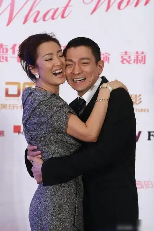 巩俐在活动后偶遇刘德华她下意识的反应可以看出教养_网易订阅