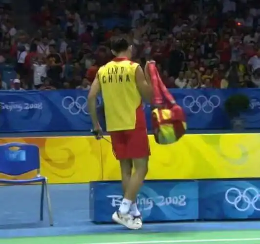 "悲情英雄"李宗伟:为治癌症电疗33次喉咙全烂,吃饭时要喷麻药_林丹