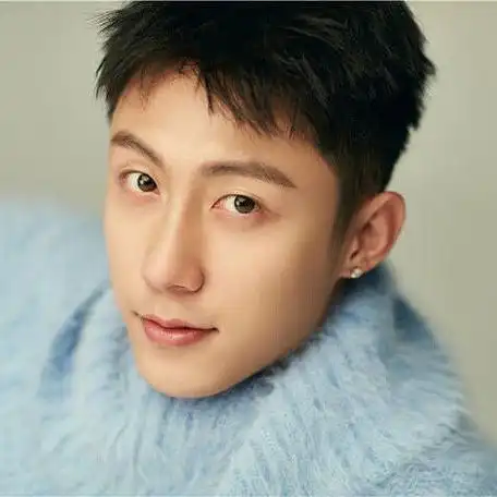 黄景瑜#一套冬日写真图,寒冷的冬日,有你就暖暖的啊!