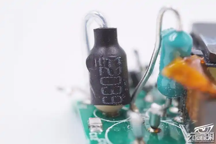 拆解报告:apple苹果新款iphone se原装5w充电器a1443