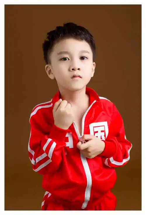 小秋秋的儿童摄影作品《成长》