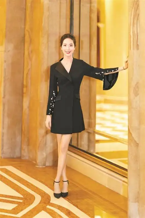 面点王特约深晚悦读女郎