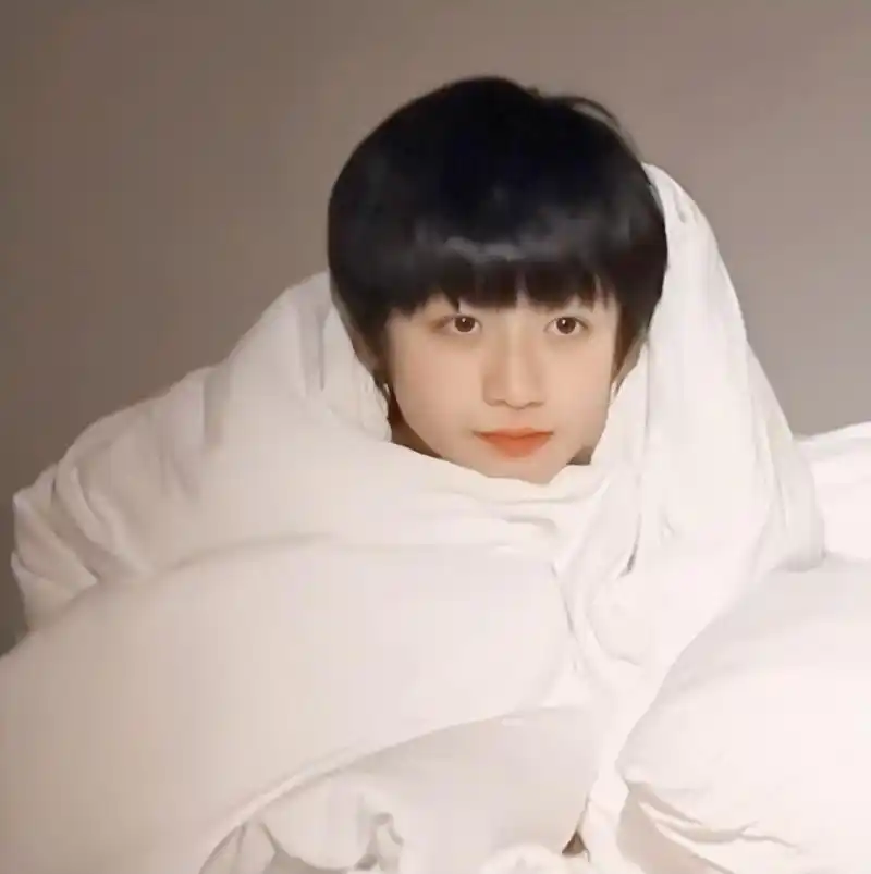 天生舞台体质朱志鑫,唇红齿白五官精致可爱脸蛋软萌到爆炸!