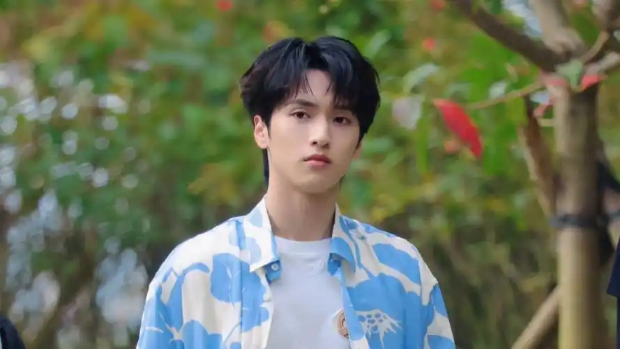 时代峰峻否认严浩翔打赏女主播,称轨迹不符,当事人回应辟谣