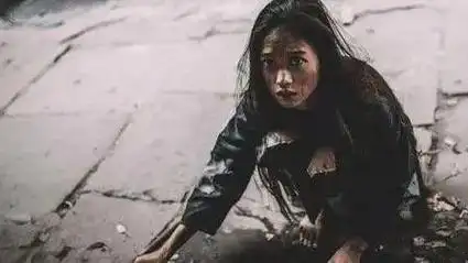 22岁校花远嫁非洲,惨遭虐待被迫卖身,父亲知道后结局太惨|陈怡|一心