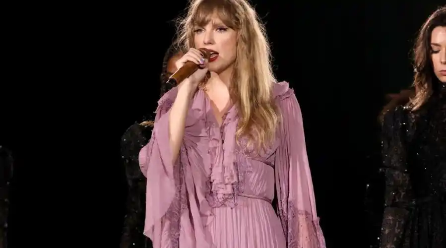 霉霉taylor swift世界巡演表演《august》现场