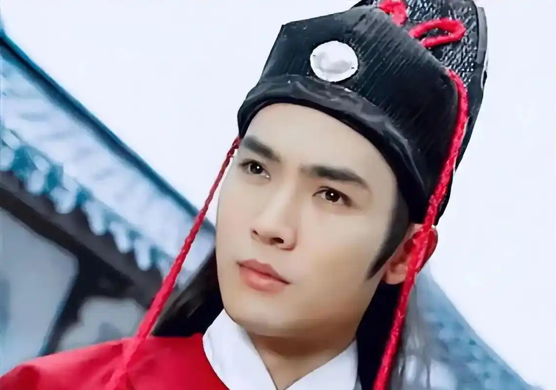 焦恩俊:古装男神的不凡人生与坎坷情路 焦恩俊,这位被誉为"古装男神"