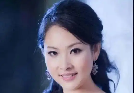 曾经的江苏卫视当家花旦温柔知性美43岁陈怡现在怎么样了