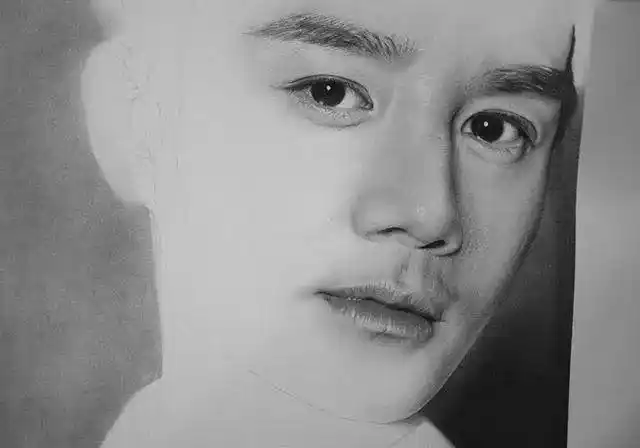 她不是美术专业,但为了追星画的素描令无数人追捧!