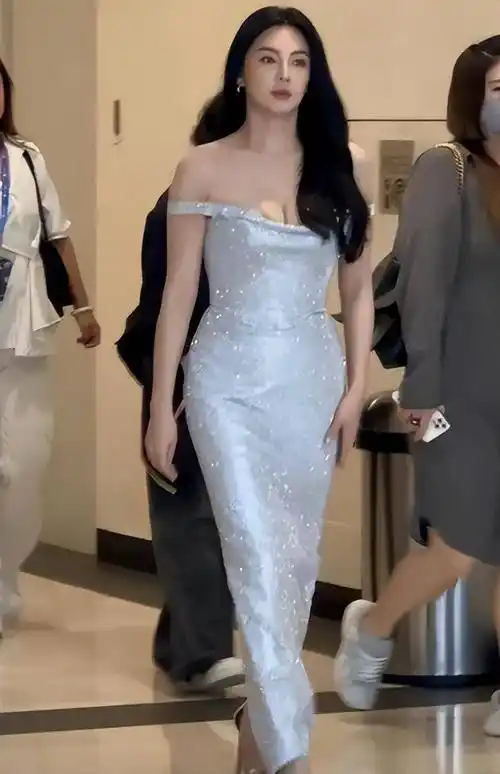 张雨绮穿露肩紧身裙差点撑爆身材丰腴反击白幼瘦审美