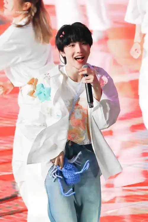 苏新皓舞台翻跟头直拍##tf家族登陆计划蝴蝶效应演唱会