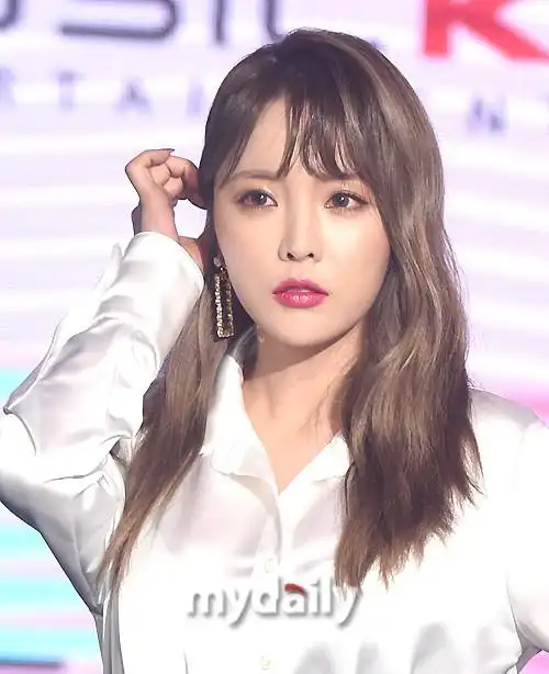 韩国女歌手洪真英举行个人专辑发售showcase